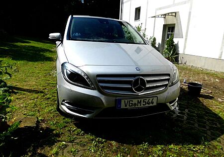 Mercedes-Benz B 200 (BlueEFFICIENCY) 7G-DCT