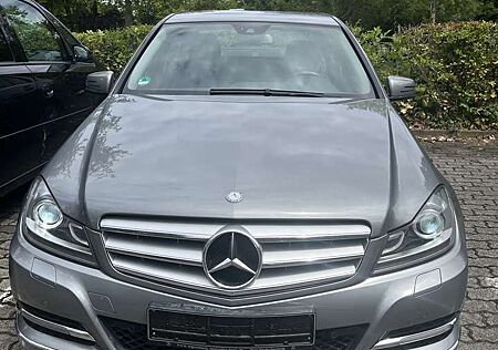 Mercedes-Benz C 180 BlueEFFICIENCY 7G-TRONIC Avantgarde mit nur 62000