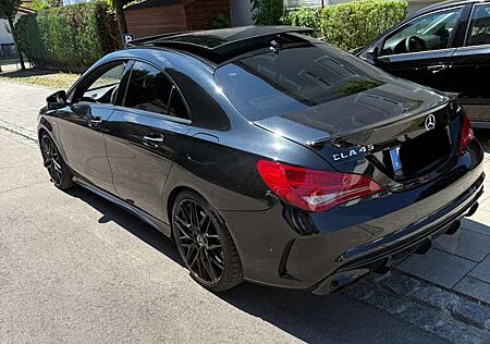 Mercedes-Benz CLA 45 AMG 4Matic Speedshift DCT 7G