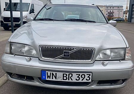 Volvo V70 2.5