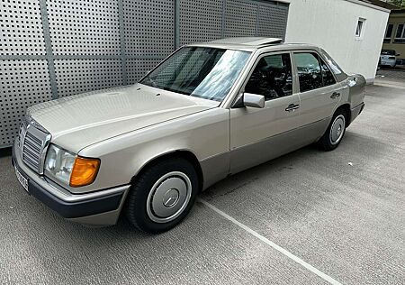 Mercedes-Benz E 230 E230 Oldtimer