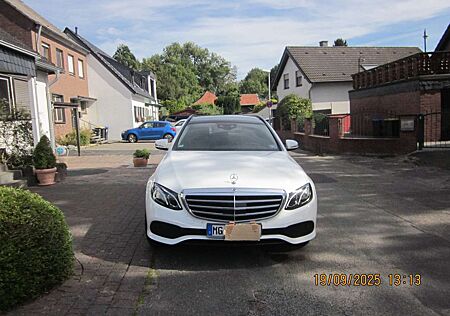 Mercedes-Benz E 220 d T 9G-TRONIC