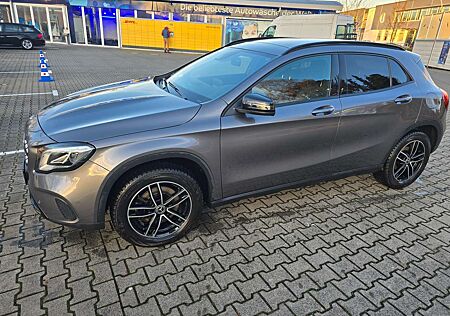 Mercedes-Benz GLA 220 4Matic 7G-DCT Urban, Pano, AHK, St.Hzg
