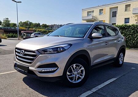 Hyundai Tucson blue Classic 2WD