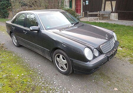 Mercedes-Benz E 240 Classic