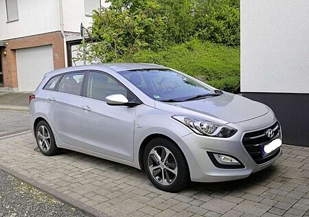 Hyundai i30 i30cw 1.6 blue CRDi Edition