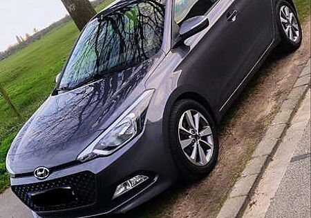 Hyundai i20 1.1 CRDi YES! Silver