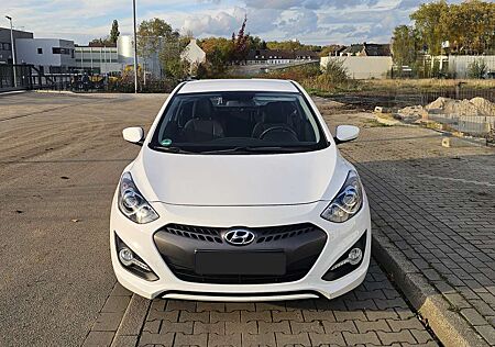 Hyundai i30 gebraucht kaufen Hyundai i30 1.4 Coupe Classic