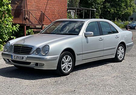Mercedes-Benz E 200 Elegance