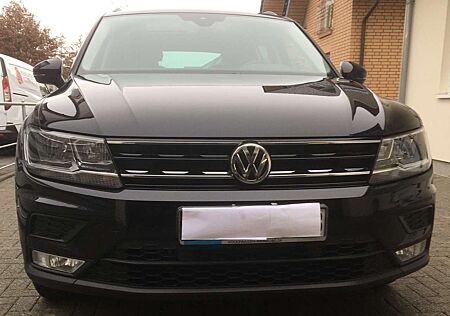 VW Tiguan Volkswagen 2.0 TDI, AHK. 2x Massage. Pano.Sitzheizu