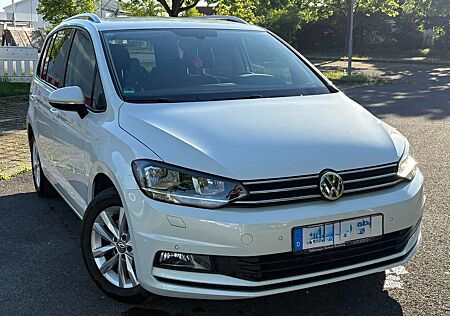 VW Touran Volkswagen 1.6 TDI SCR Comfortline 7-Sitzer AHK