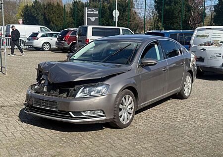VW Passat Volkswagen Lim. Highline BlueMotion