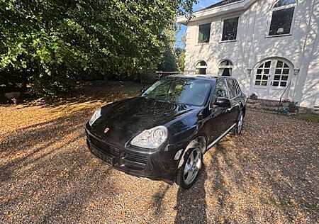 Porsche Cayenne 4,5 V 8. Erst 49tkm