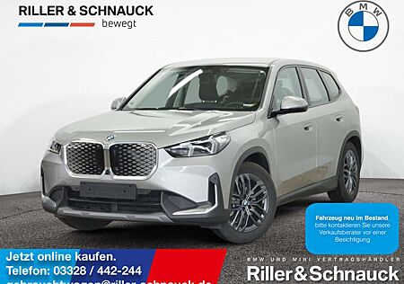 BMW iX1 xDrive30 AHK+HUD+360°KAM+LED