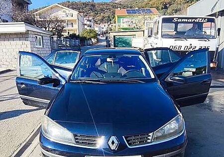 Renault Laguna 1.6 16V Emotion