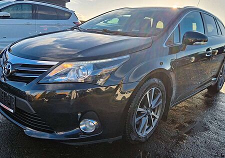 Toyota Avensis Kombi Edition Behindertenumbau