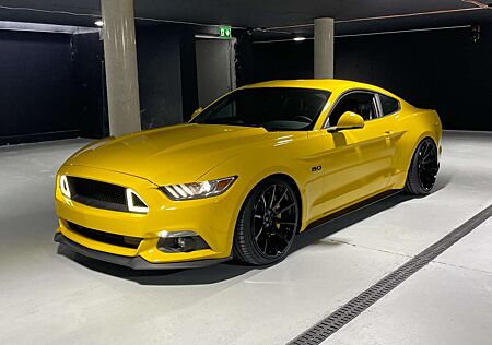 Ford Mustang Fastback 5.0 GT Voll Sync Carplay