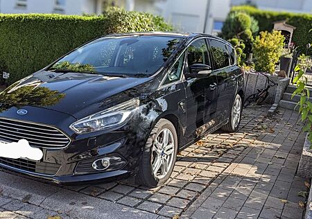 Ford S-Max Titanium