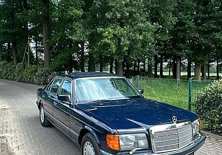 Mercedes-Benz 560 SEL