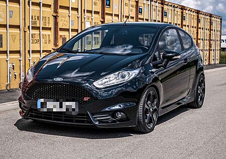 Ford Fiesta 1.6 EcoBoost mit Leder-Sport-Paket ST