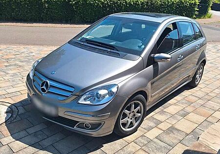 Mercedes-Benz B 200 pano, 2 hand, 8fach bereift