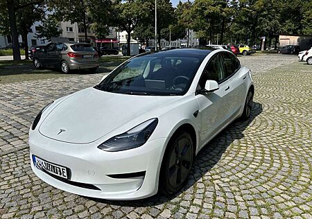 Tesla Model 3 Standard Reichweite Plus Hinterradantrieb