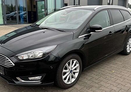 Ford Focus Turnier 1.0 EcoBo Titanium PDC vo.+hi. Winterpaket