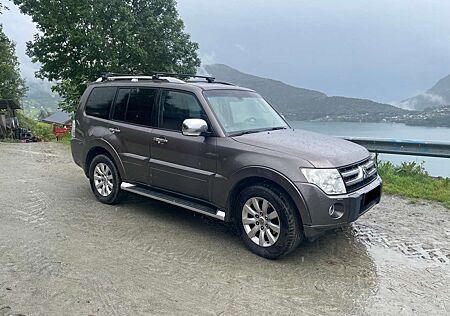 Mitsubishi Pajero 3.2 DI-D Automatik Instyle