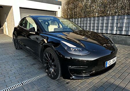 Tesla Model 3 Langstreckenbatt. Allradantrieb Dual Motor Perform