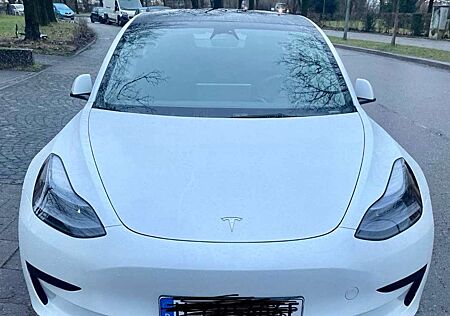Tesla Model 3 Standard Reichweite Plus Hinterradantrieb