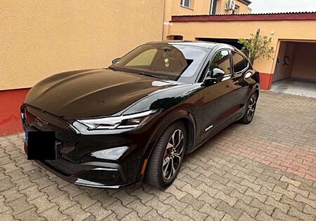 Ford Mustang Mach-E Top-Ausstattung, sehr gepflegt, Batteriezertifikat