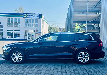 Volvo V60 Kombi Momentum Pro AWD ACC Pano HUD StHzg.