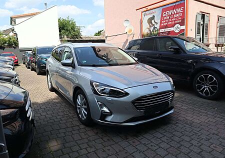 Ford Focus Turnier Titanium LED-Scheinwerfer /Kamera