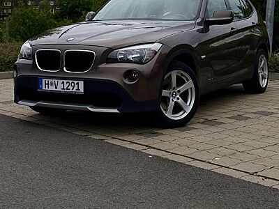 BMW X1 BMW X1 2011 sDrive18i 2.0 Benzin 3 Schlüssel Servi
