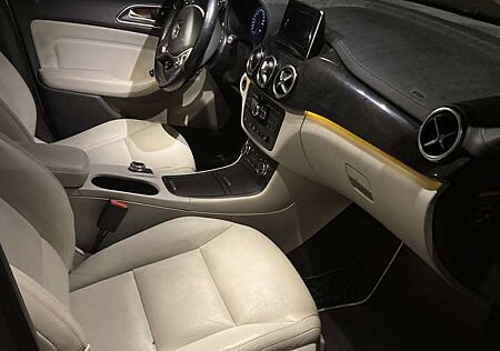 Mercedes-Benz B 200 CDI (BlueEFFICIENCY) 7G-DCT