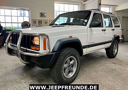 Jeep Cherokee Klassiker ! 2,5l Benzin ! Robust !
