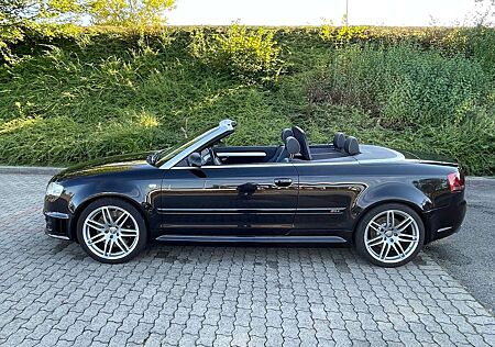 Audi RS4 Cabrio 4,2 l V8 quattro - TÜV NEU