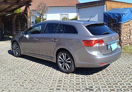 Toyota Avensis Combi Diesel Combi 2.2 D-4D Edition (2014)