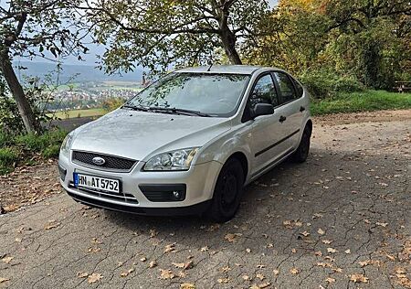 Ford Focus gebraucht kaufen Ford Focus 1.6 16V Ambiente