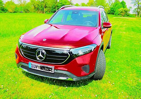 Mercedes-Benz EQB 250 + Electric Art