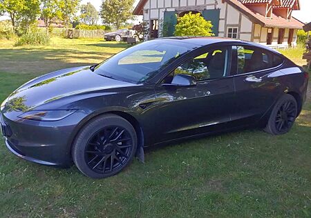 Tesla Model 3 RWD Highland