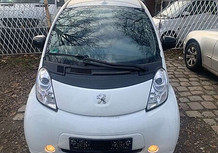 Peugeot iOn Basis VollAusstattung1jahr GarantieTÜV Neu1Hand