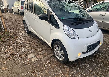 Peugeot iOn Basis VollAusstattung1jahr GarantieTÜV Neu1Hand