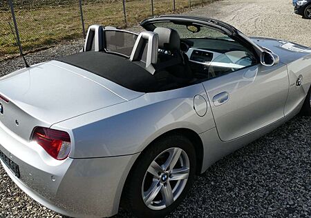 BMW Z4 Baureihe Roadster 2.0i Leder TÜV+Service neu