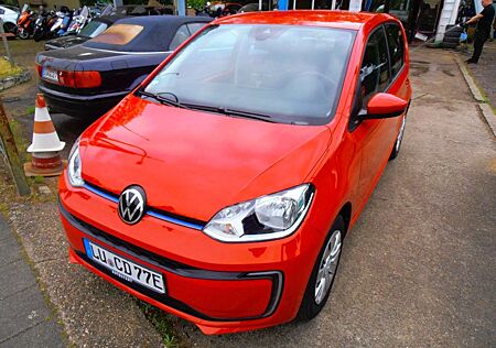 VW Up Volkswagen ! Kamera, Klima, Tempom, SHA, CCS 19 TKM !