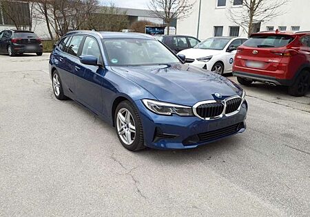 BMW 318 dA Touring Teilleder AHK 360° HEAD UP LED ACC