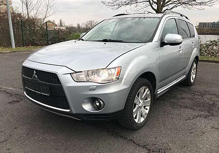 Mitsubishi Outlander XTRA 4WD Xenon KlimAut SitzH PDC AHK ALU WR ESP SB