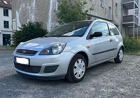 Ford Fiesta gebraucht kaufen Ford Fiesta 1.3 Neue Reifen, Keilriemen, neue Wartung.