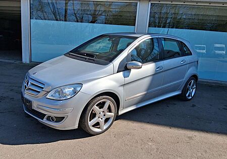 Mercedes-Benz B 200 SPORTPAKET/ NAVI/ XENON/ TEILLEDER/ AMG ALUFELGEN