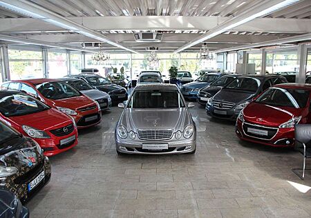 Mercedes-Benz E 240 4Matic W211 Vollleder/SHZ Vorn+Hinten/PDC
